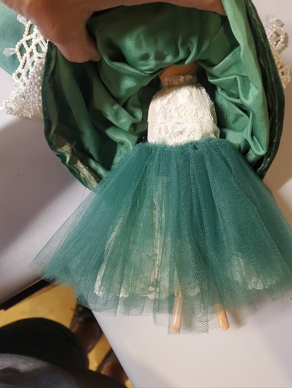 Vintage Barbie With Custom-made Beaded Gown And Accessories - Picture 10 of 14
